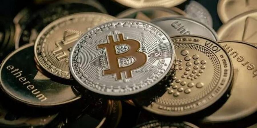 بيتكوين تتراجع دون 80 ألف دولار تحت ضغط بيانات الوظائف