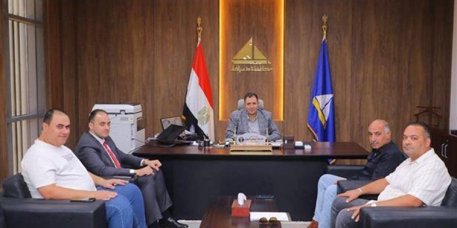محافظ دمياط يوجه بتذليل العقبات أمام المستثمرين