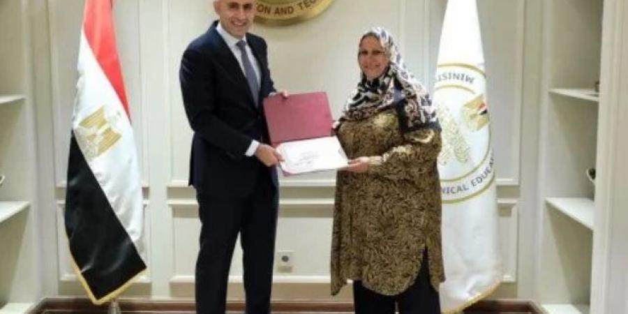 بعد تكريمها من الوزير.. الأبلة صالحة: رد الاعتبار أسعدنى كثيرا وعملى لوجه الله  القليوبية