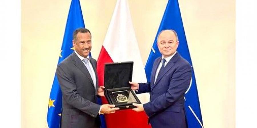 رئيس هيئة التسليح والتجهيز يشارك بمعرض الصناعات الدفاعية في پولندا
