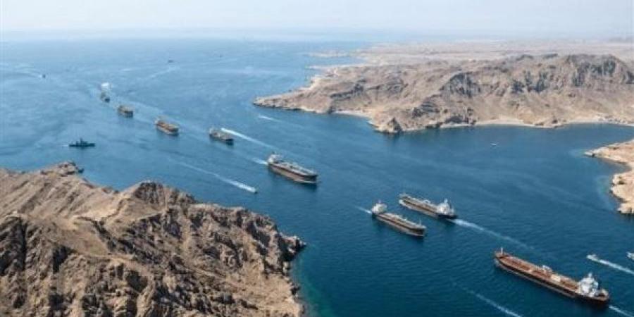 مسؤول أمريكي: كميات كبيرة من النفط عبرت مضيق هرمز منذ أمس الأربعاء