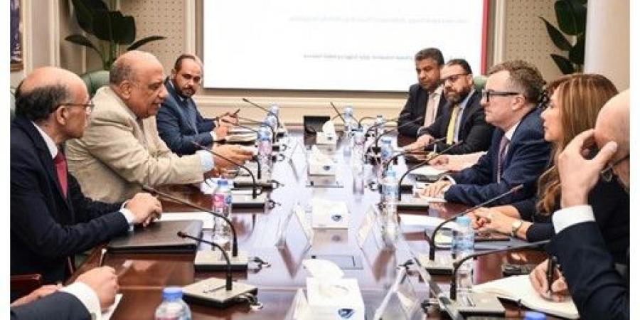 وزيرا الكهرباء والتخطيط يبحثان خطة العمل والتعاون المشترك في مشروعات تحلية مياه البحر