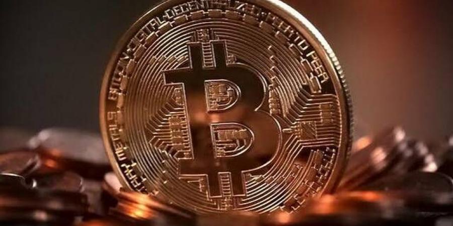 بيتكوين تستقر بالقرب من 84,000 دولار وسط مخاوف الفائدة