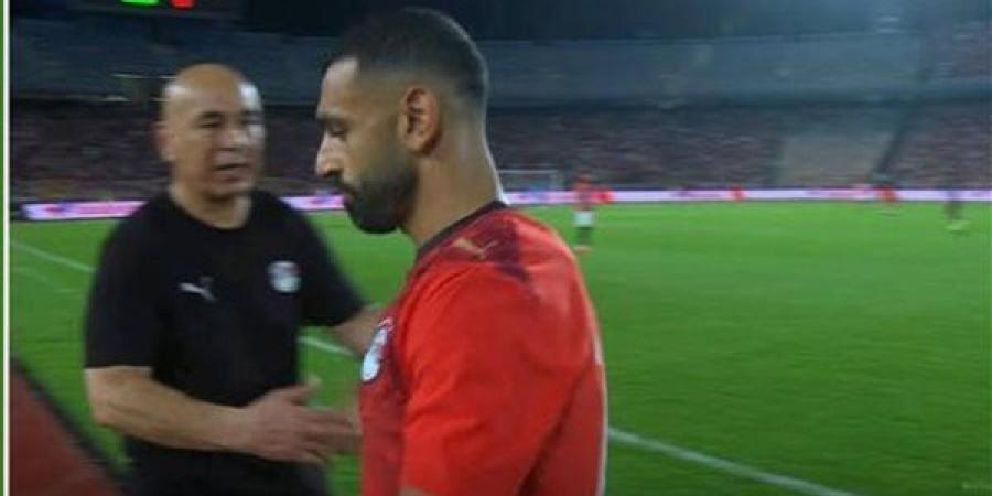 مش إصابة، حسام حسن يكشف سبب خروج محمد صلاح أمام انجولا