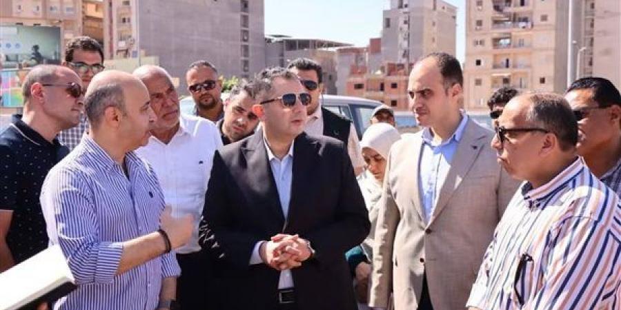 محافظ دمياط يتفقد مشروع تطوير كورنيش النيل بالسنانية