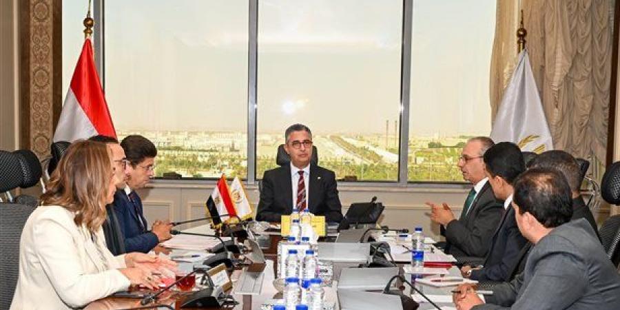 وزير التموين يوجه بسرعة استكمال خطط تطوير المناطق اللوجستية والأسواق الدائمة ورفع كفاءة التشغيل