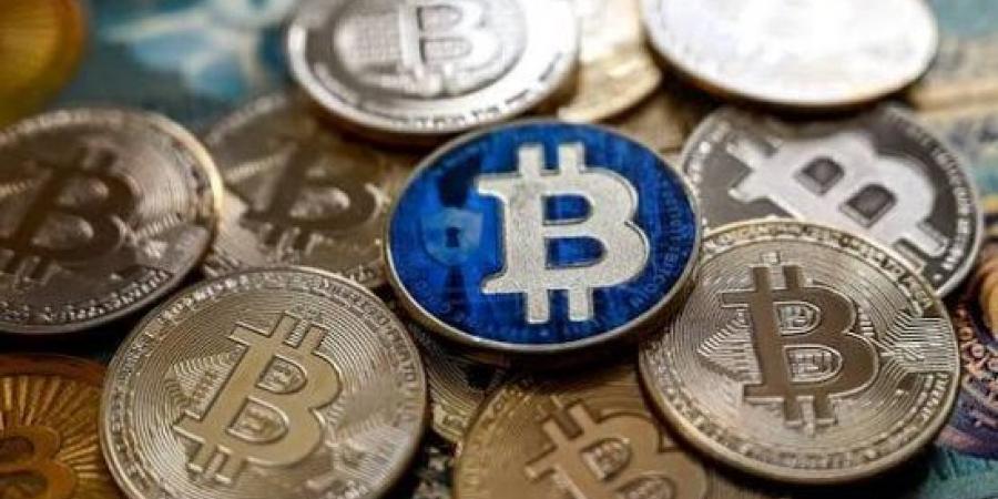 "بيتكوين" تتراجع إلى نحو 83 ألف دولار مع تصاعد التوترات الأمريكية الإيرانية