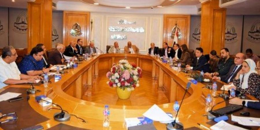 مجلس إدارة غرفة القاهرة يشيد بنجاح معرض «أهلًا مدارس»