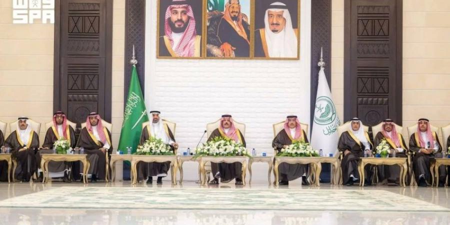 أمير حائل يستقبل وزير الموارد البشرية والتنمية الاجتماعية