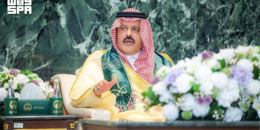 أمير حائل يحث منسوبي الإمارة على مضاعفة الجهود في احتفالهم  بـ"اليوم الوطني"
