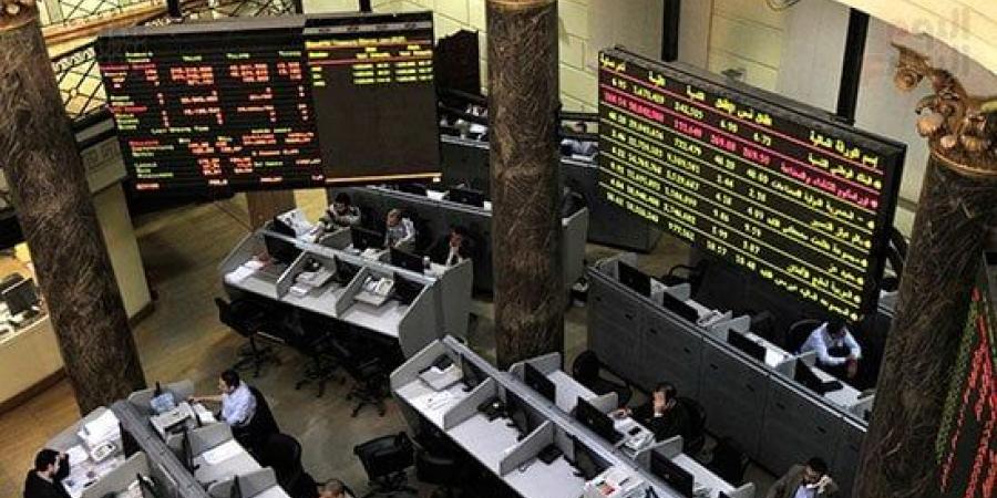 تراجع جماعي للمؤشرات للجلسة الخامسة على التوالي بضغوط مبيعات المصريين والعرب