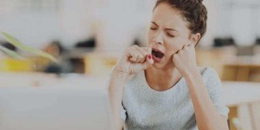 تستيقظ بصعوبة وتشعر بالخمول أكثر من المعتاد.. ما هو إرهاق الخريف؟