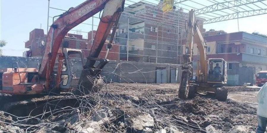 محافظ الدقهلية يتابع إزالة تعد على أرض زراعية بالسنبلاوين