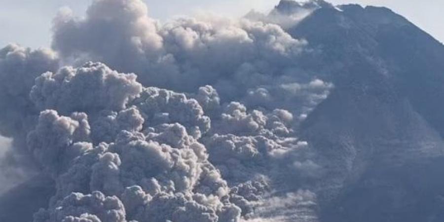رماد جبل إتنا يمدد إغلاق مطار كاتانيا فى إيطاليا حتى منتصف ليل الاثنين