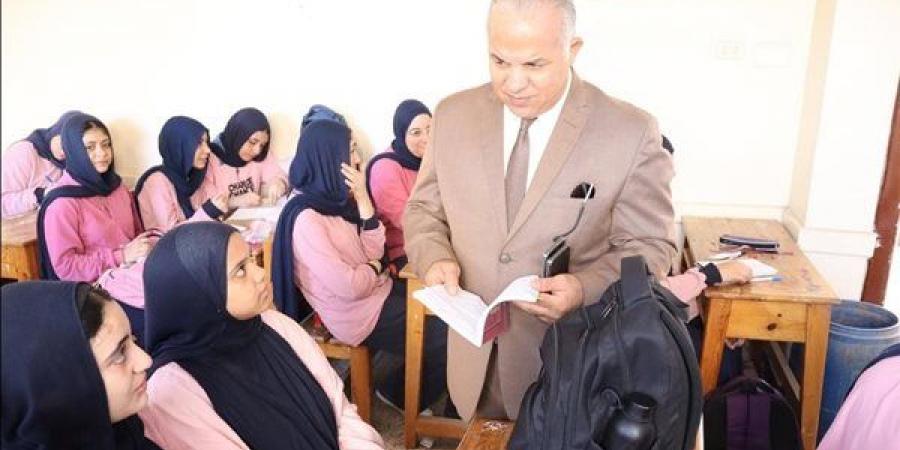 وكيل تعليم الدقهلية يتابع انتظام الدراسة بمدارس شربين