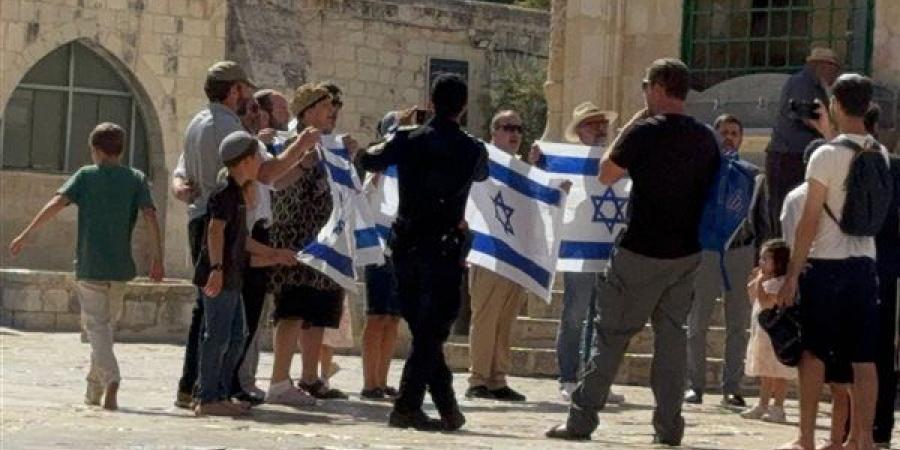900 مستوطن يقتحمون المسجد الأقصى ويؤدون حلقات رقص وغناء