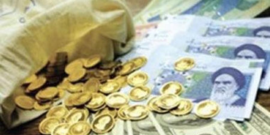 هبوط قياسي للعملة الإيرانية أمام الدولار