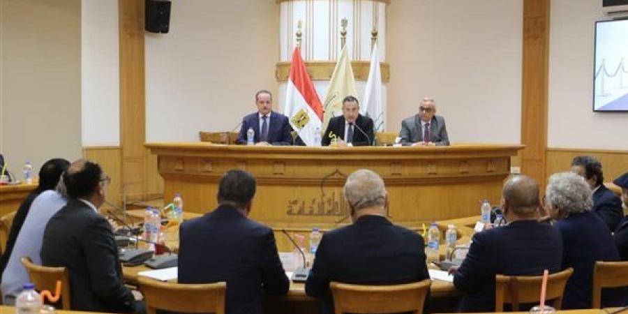 قنصوة يعلن عودة مهرجان الإسكندرية السينمائي بتنظيم من الثقافة (صور)