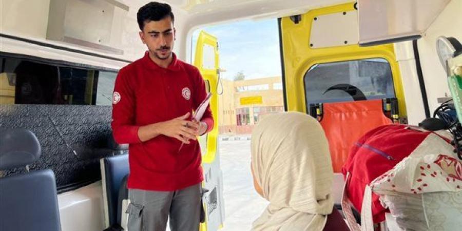الهلال الأحمر المصري يستقبل الدفعة 89 من الجرحى والمرضى الفلسطينيين عبر معبر رفح