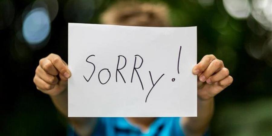طرق تربوية لتعليم طفلك الاعتذار دون أن يشعر بالذنب