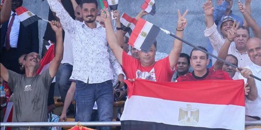 الجالية المصرية تؤازر المنتخب الوطني أمام جنوب السودان (صور)