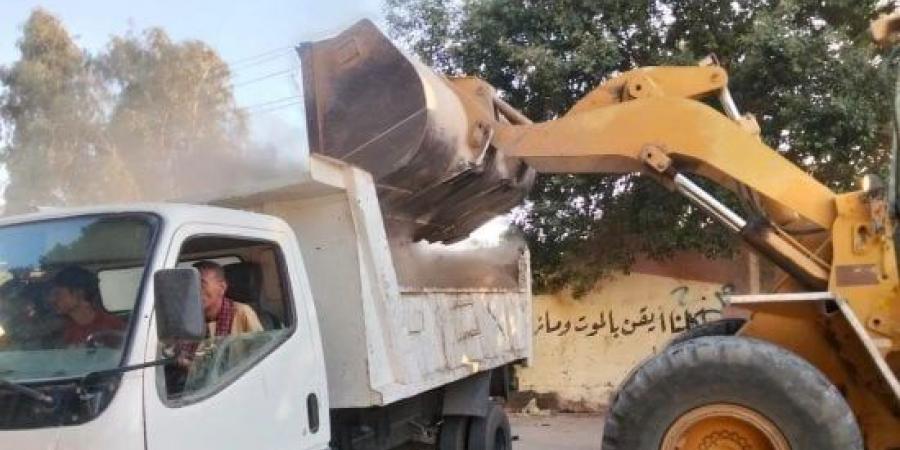 رفع 50 طن مخلفات وقمامة خلال حملات نظافة فى جهينة بسوهاج