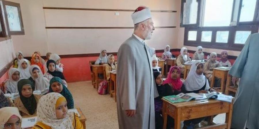 رئيس منطقة سوهاج الأزهرية يتفقد سير العملية التعليمية بالمعاهد