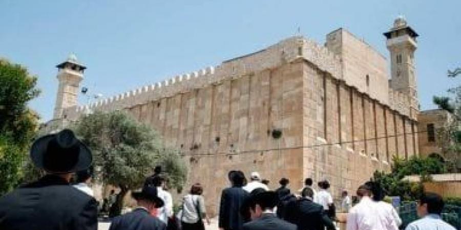مئات المستوطنين يقتحمون الحرم الإبراهيمى فى الخليل
