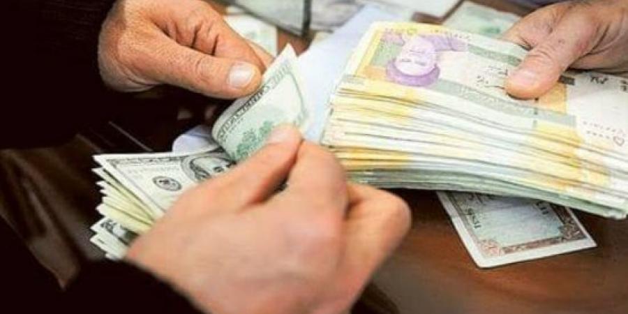 العملة الإيرانية تهوي إلى مستوى قياسي جديد مع تصاعد تداعيات الحرب على الاقتصاد