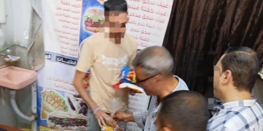ضبط لحوم وأسماك ومصنعات غير صالحة فى حملات تموينية بالمنوفية