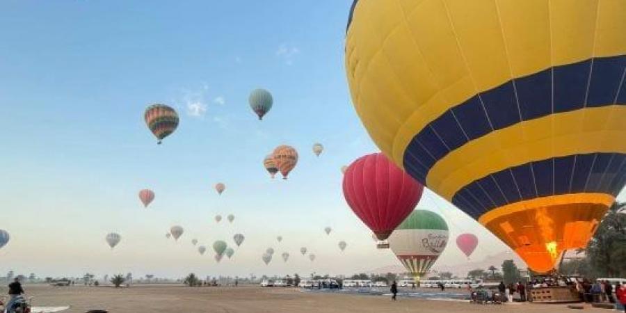 سماء الأقصر تشهد تحليق 49 رحلة بالون طائر تقل 1300 سائح من حول العالم