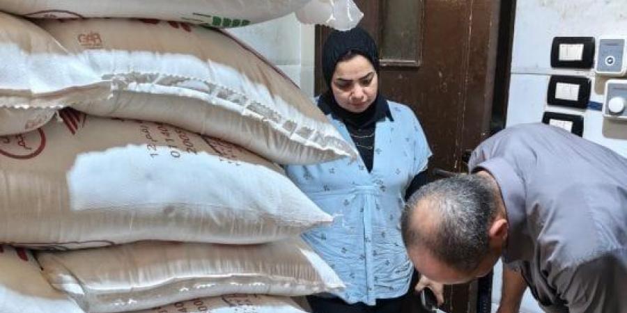 حملات على الأسواق بالإسكندرية وضبط سكر بدون فواتير داخل منشأة لتصنيع الحلويات