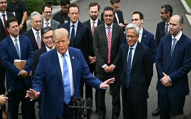ترامب يعلن معايير طوعية للذكاء الاصطناعي ويدعم توسع مراكز البيانات