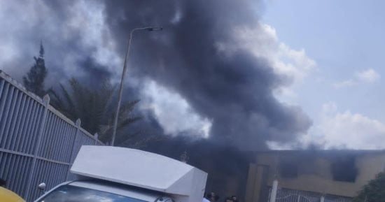 مصرع شخصان فى حريق مصنع مواد غذائية بالطريق الزراعى بالبحيرة