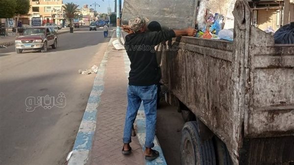رفع القمامة والمخلفات بشوارع الجلاء والخروبة والروضة وسوق ليبيا بمطروح
