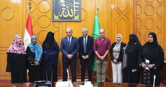 محافظ الإسماعيلية يسلم 5 منح عمرة مجانية لأبناء المحافظة من الأولى بالرعاية