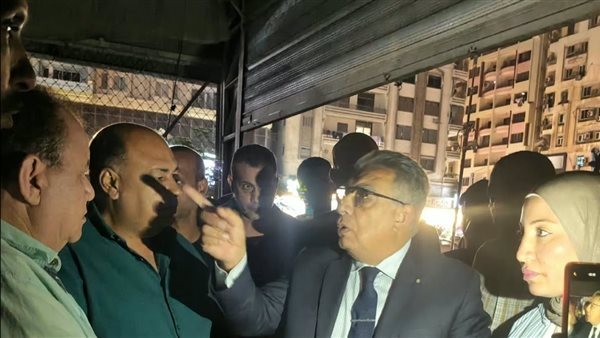 حريق محدود بمعرض السلع الغذائية في المنصورة بسبب ماس كهربائي والمحافظ يتفقد الموقع