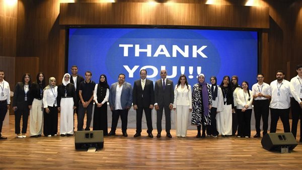 رئيس جامعة عين شمس يشهد اللقاء الترحيبي لطلاب الدفعة الأولى بـ طب الأهلية