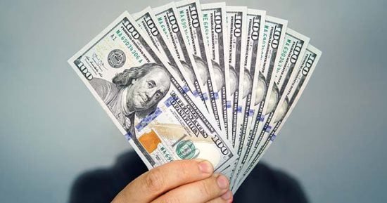 سعر الدولار يواصل التراجع أمام الجنيه خلال منتصف تعاملات اليوم