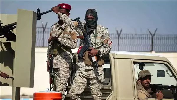مجلس الدفاع الوطني في اليمن يحذر من "زرع" معسكرات الحوثيين بين المدنيين