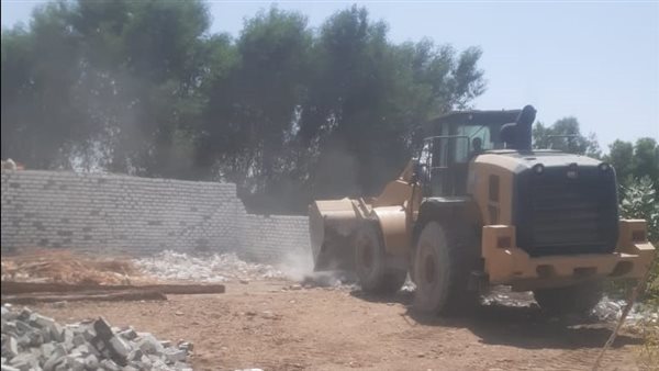 الموجة 30، إزالة 18 حالة تعدٍّ واسترداد 53 فدانا من أراضي الدولة بقنا وقفط