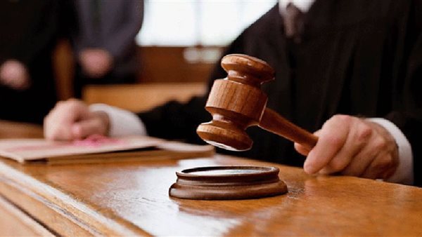 غدا، محاكمة 10 أطباء بالتسبب في إصابة 76 مريضا بالعمى