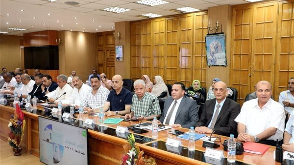 الأشموني يوجه بالرقابة على المواقف وضبط الأسعار والاستفادة من الأراضي التابعة لمحافظة الشرقية