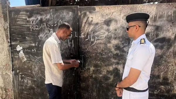 تشميع فوري، غلق 3 مخازن خردة داخل الكتلة السكنية بالغردقة