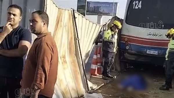 ميني باص ينهي حياة 3 أشخاص على الدائري (صور)