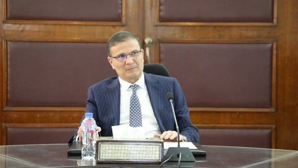 فاروق يبحث سبل تعزيز الاستثمارات الزراعية ودعم مشاركة القطاع الخاص في استصلاح الأراضي الصحراوية