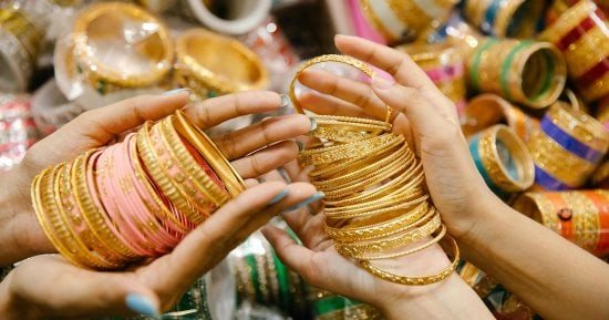 هبوط سعر الذهب 200 جنيه بنسبة 3.1%