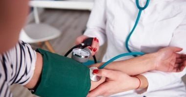 يستغرق ٨ دقائق.. طبيبة أعصاب تكشف تمرينا بسيطا لخفض ضغط الدم