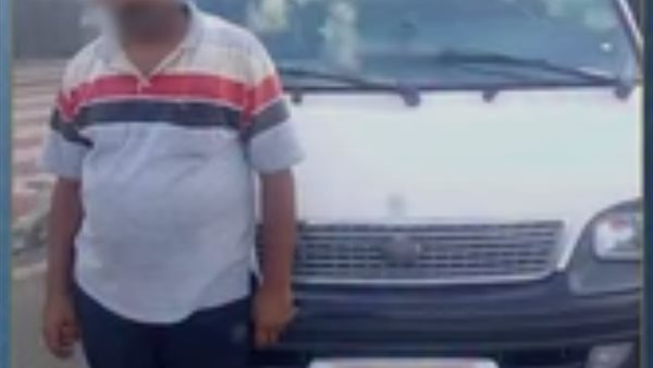 فيديوهات السوشيال ميديا تفضح مخالفات الطريق، نقل يسير عكس الاتجاه بالفيوم وميكروباص يثير أزمة بسبب الأجرة بدمياط