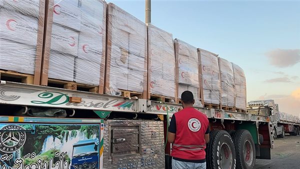 «زاد العزة»، الهلال الأحمر المصري يواصل دعم غزة بقافلة مساعدات جديدة